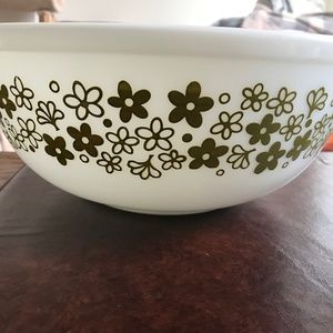 Pyrex Crazy Daisy/Spring Blossom 404 mixing bowl